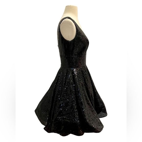 STUNNING Mac Duggal Black Sequin Fit and Flare Formal Dress - Picture 6 of 12